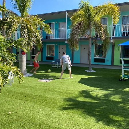 Tropical Inn & Suites, Downtown クリアウォーター エクステリア 写真