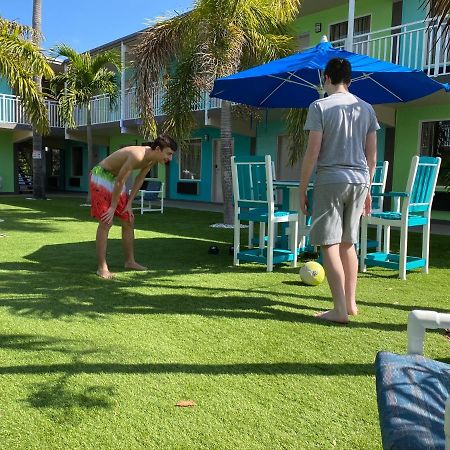 Tropical Inn & Suites, Downtown クリアウォーター エクステリア 写真