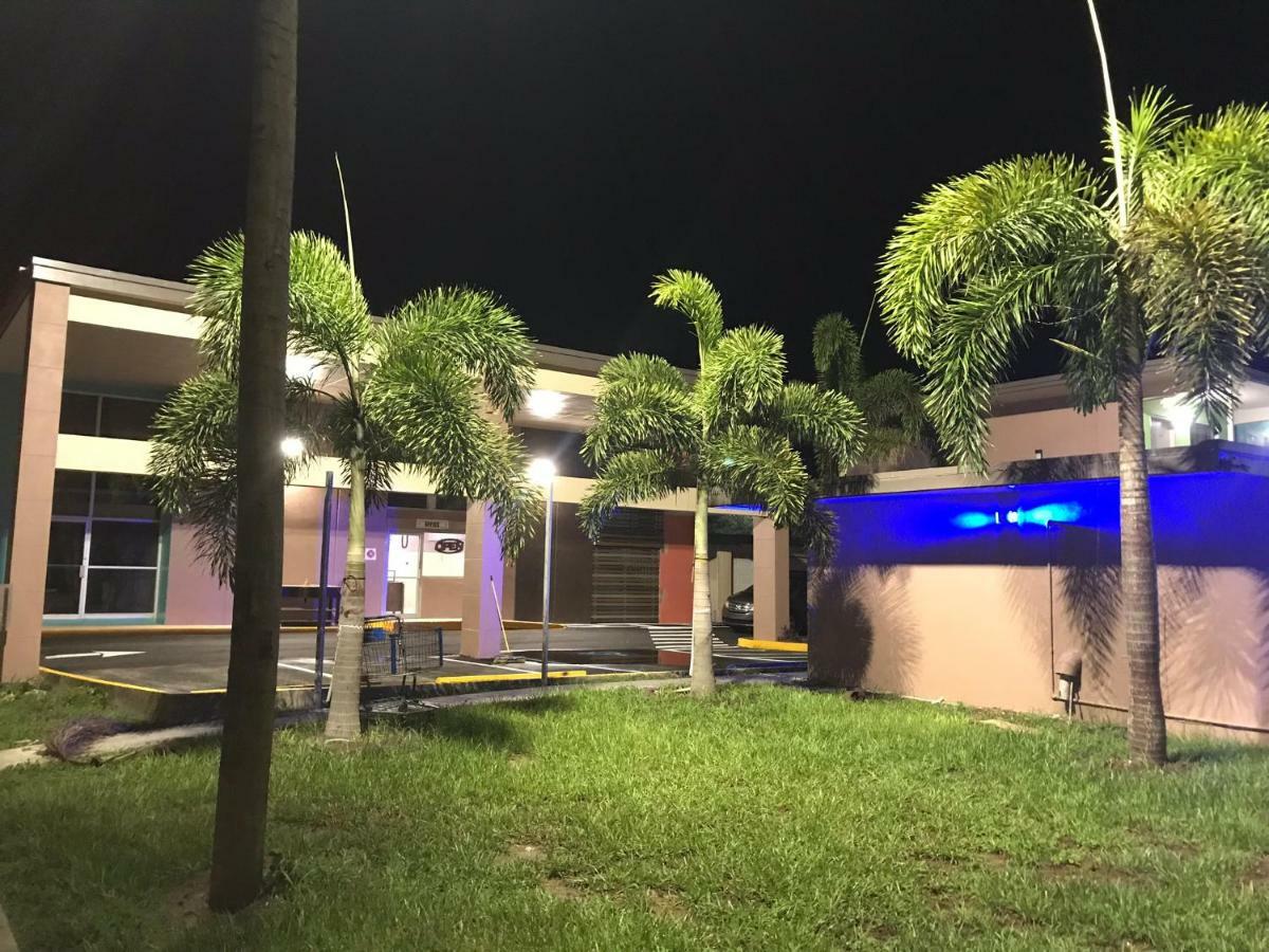 Tropical Inn & Suites, Downtown クリアウォーター エクステリア 写真