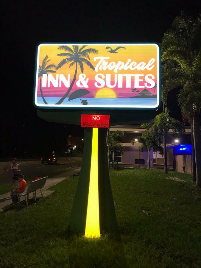 Tropical Inn & Suites, Downtown クリアウォーター エクステリア 写真