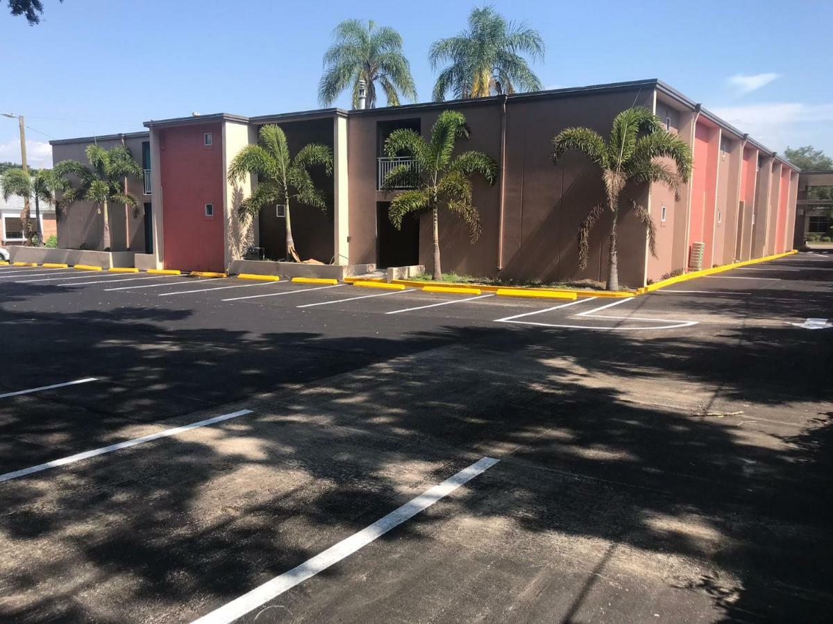 Tropical Inn & Suites, Downtown クリアウォーター エクステリア 写真