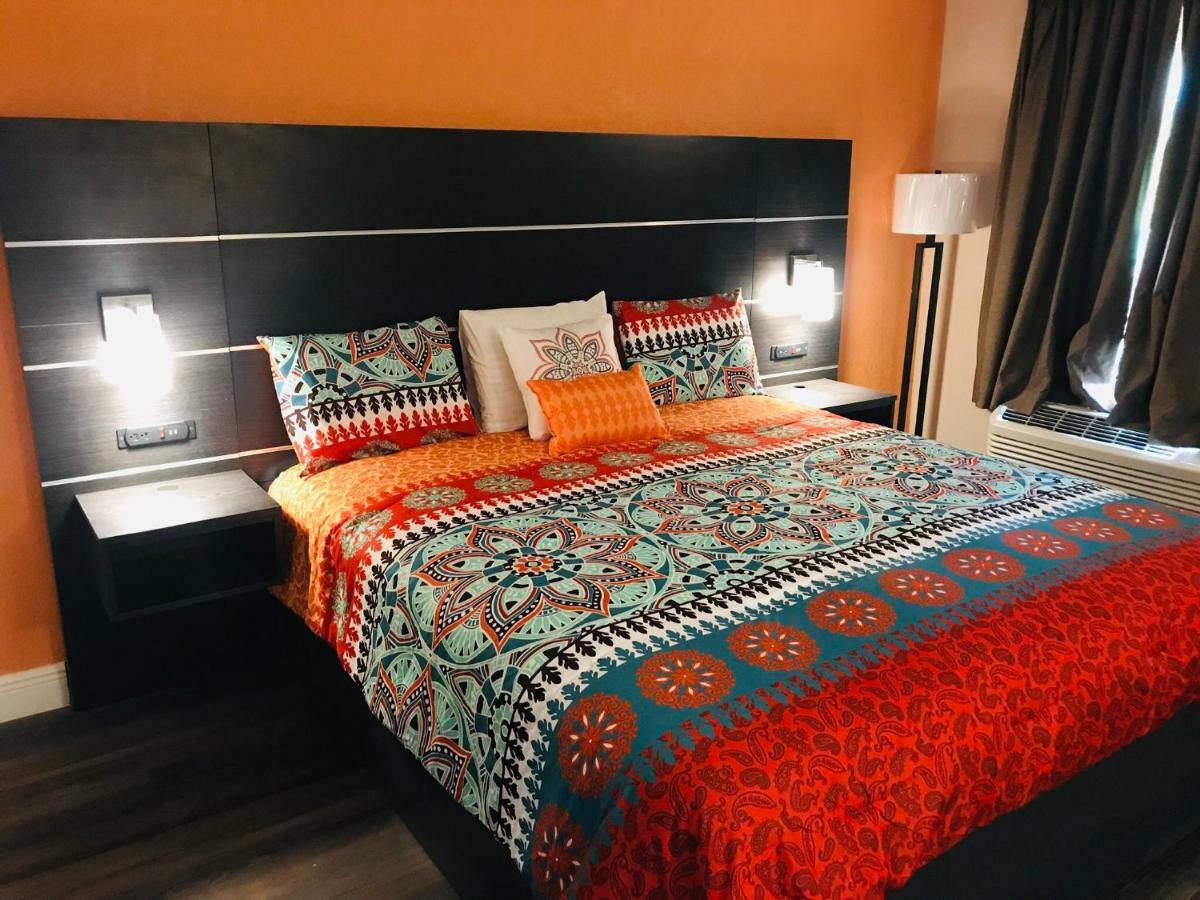Tropical Inn & Suites, Downtown クリアウォーター エクステリア 写真