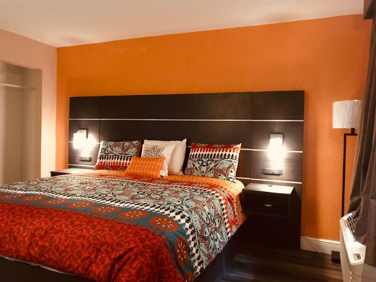 Tropical Inn & Suites, Downtown クリアウォーター エクステリア 写真