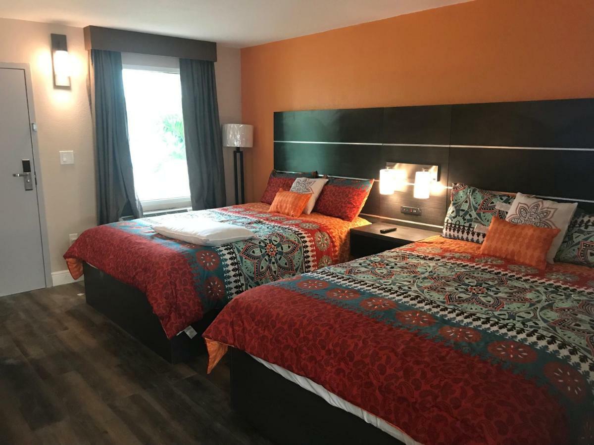 Tropical Inn & Suites, Downtown クリアウォーター エクステリア 写真