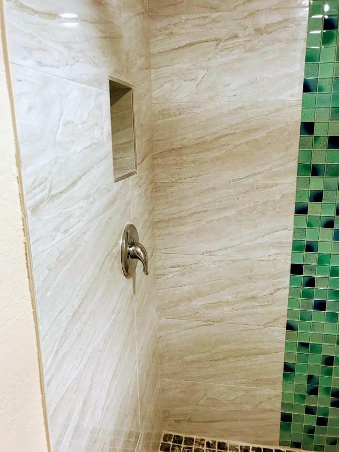 Tropical Inn & Suites, Downtown クリアウォーター エクステリア 写真