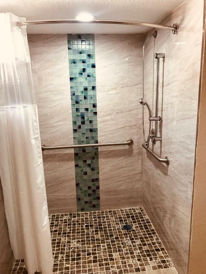 Tropical Inn & Suites, Downtown クリアウォーター エクステリア 写真