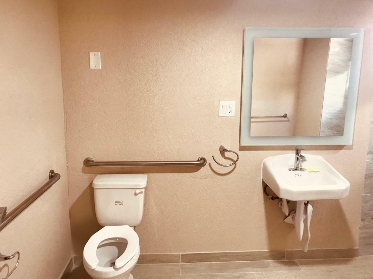 Tropical Inn & Suites, Downtown クリアウォーター エクステリア 写真