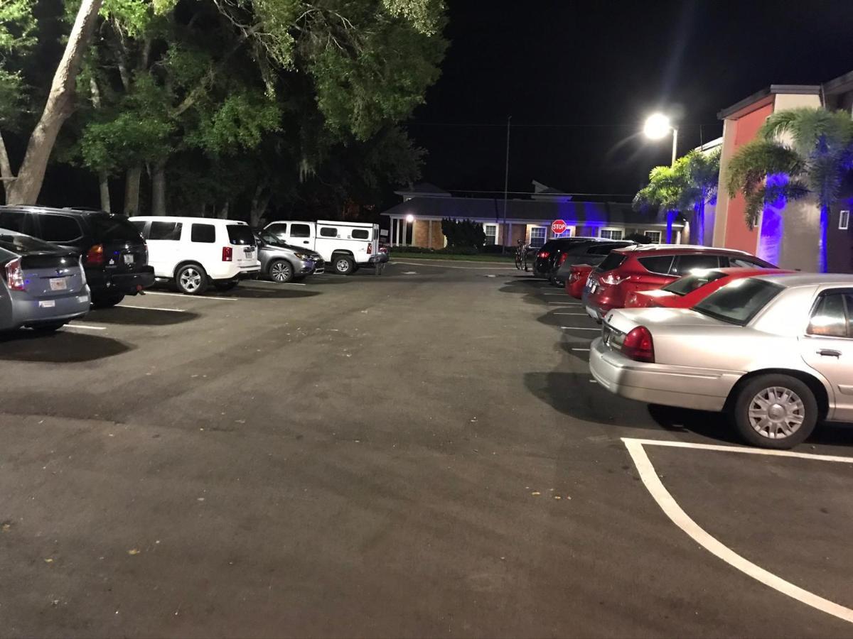 Tropical Inn & Suites, Downtown クリアウォーター エクステリア 写真