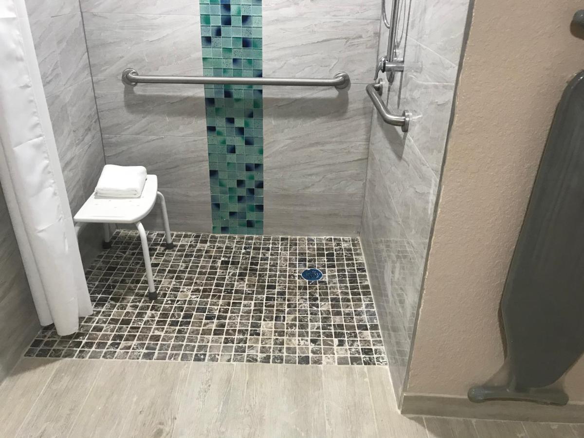Tropical Inn & Suites, Downtown クリアウォーター エクステリア 写真