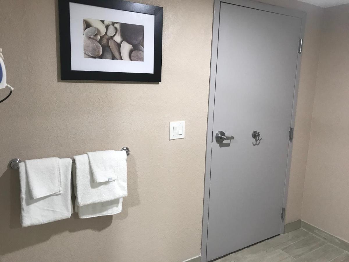 Tropical Inn & Suites, Downtown クリアウォーター エクステリア 写真