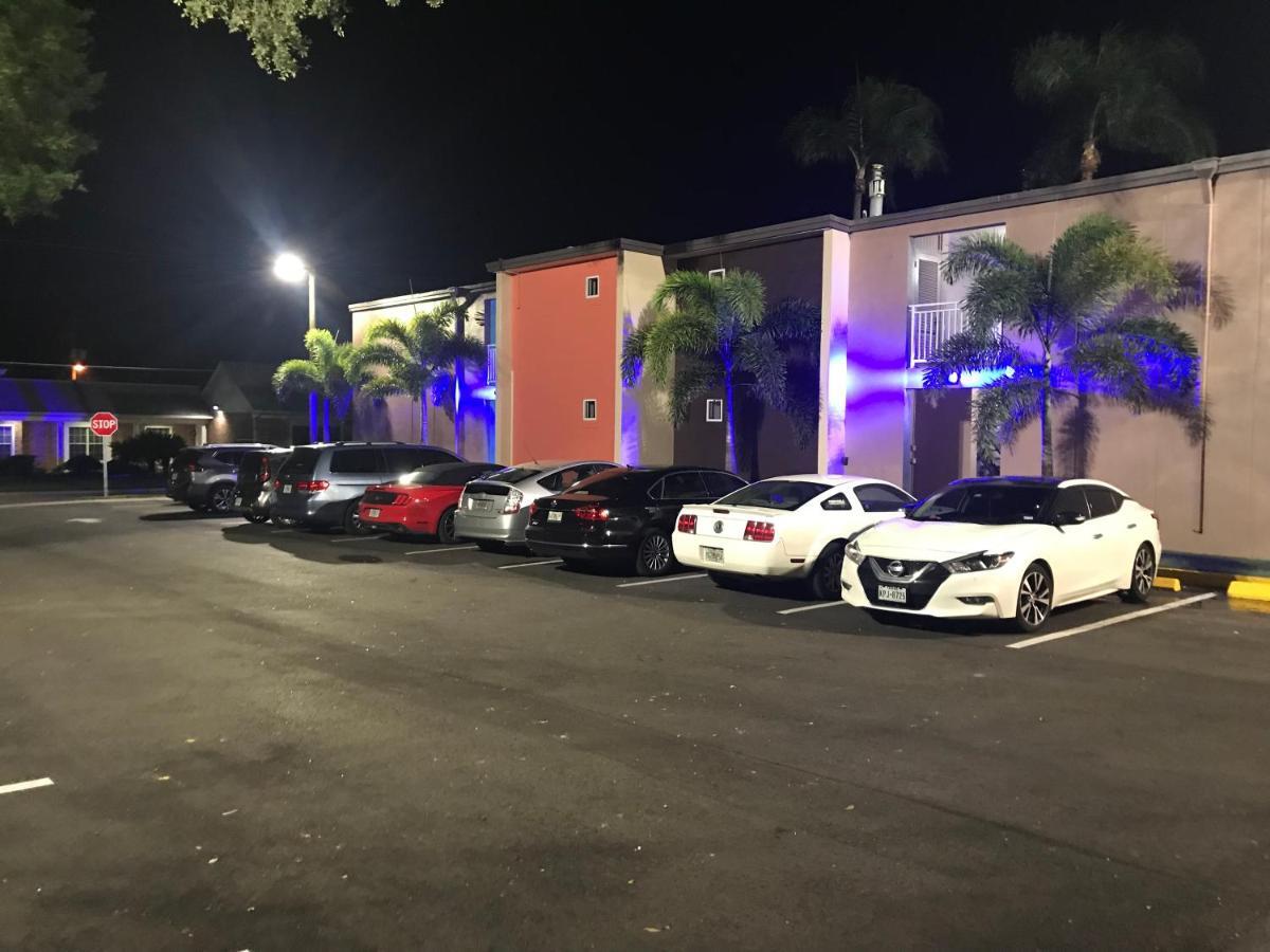 Tropical Inn & Suites, Downtown クリアウォーター エクステリア 写真