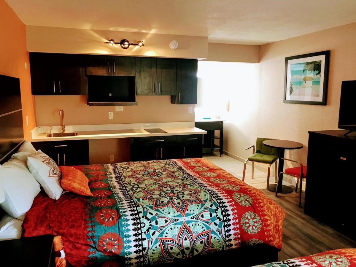 Tropical Inn & Suites, Downtown クリアウォーター エクステリア 写真
