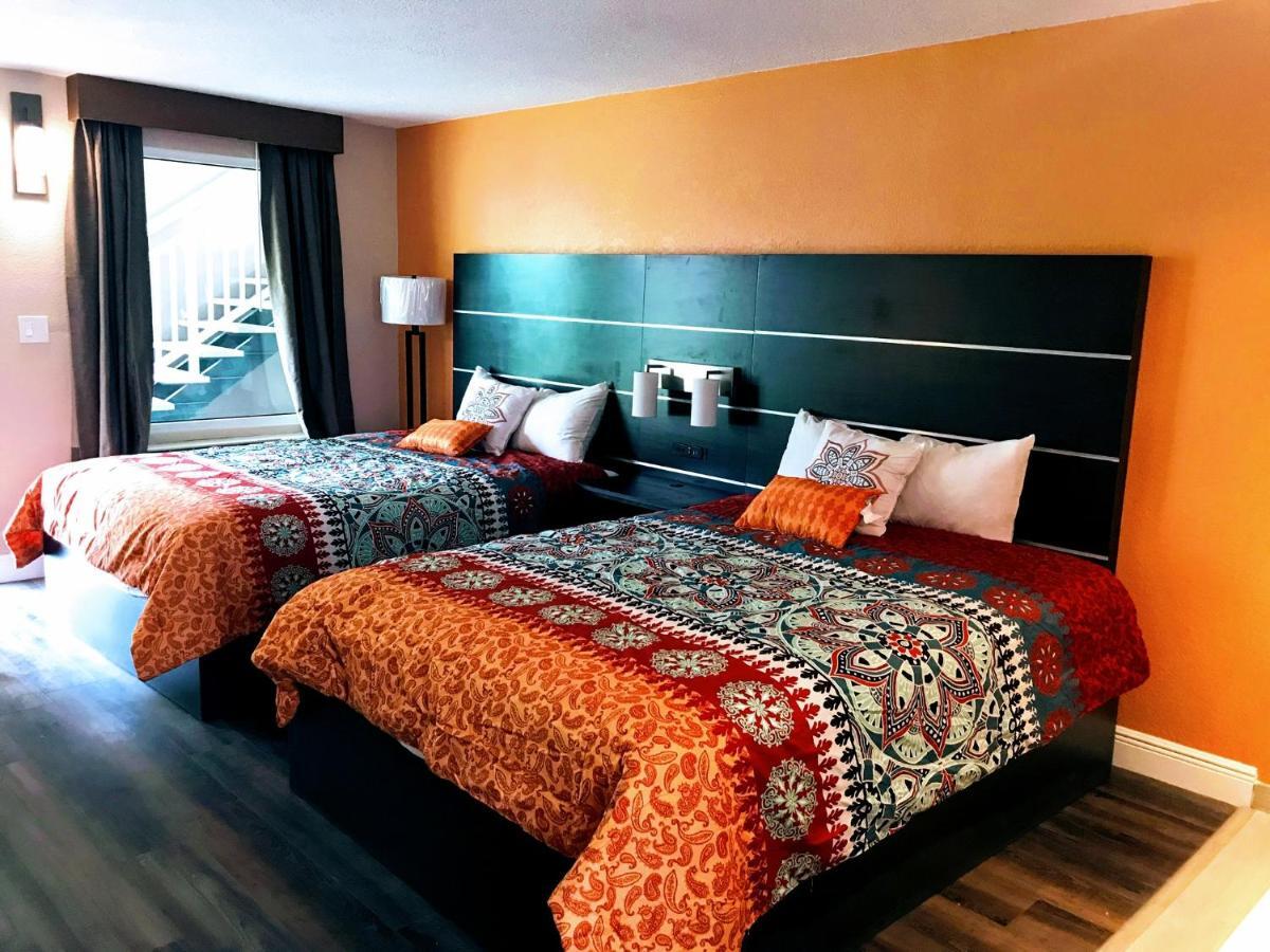 Tropical Inn & Suites, Downtown クリアウォーター エクステリア 写真
